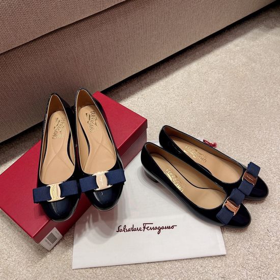 Ferragamo Classic Bow Decor Leather Pumps Elegant Formal Footwear