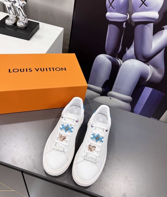 Louis Vuitton LV Smooth Leather Sneakers With Floral Heart Decor Thick Sole