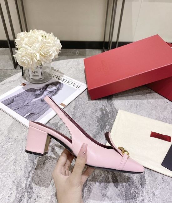 Valentino V Chain Pointed Toe Pumps Premium Leather Upper