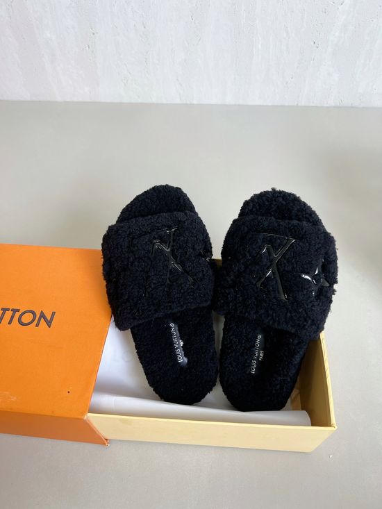 Louis Vuitton Warm Wool Slippers Non-slip Sole Indoor Outdoor Wear