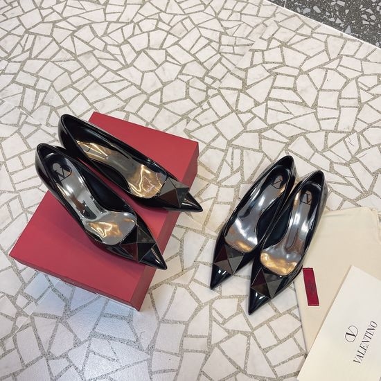 Valentino Classic Versatile Studded Casual Single Dress Shoes