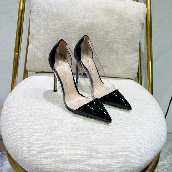 Gianvito Rossi Elegant Patent Leather Stiletto Heel Pumps
