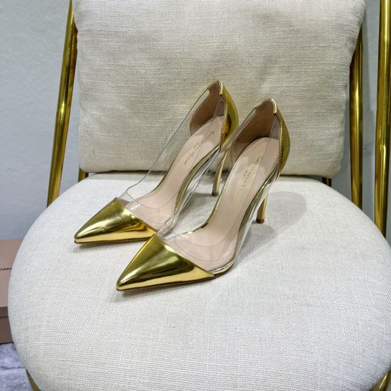 Gianvito Rossi Elegant Patent Leather Stiletto Heel Pumps