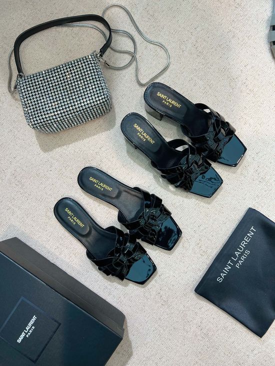 Yves Saint Laurent Classic Flat Leather Slides Soft Sheepskin Insole