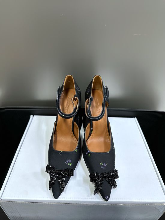 ShushuTon Pointed Toe Mary Jane Heels With Vintage Exquisite Design