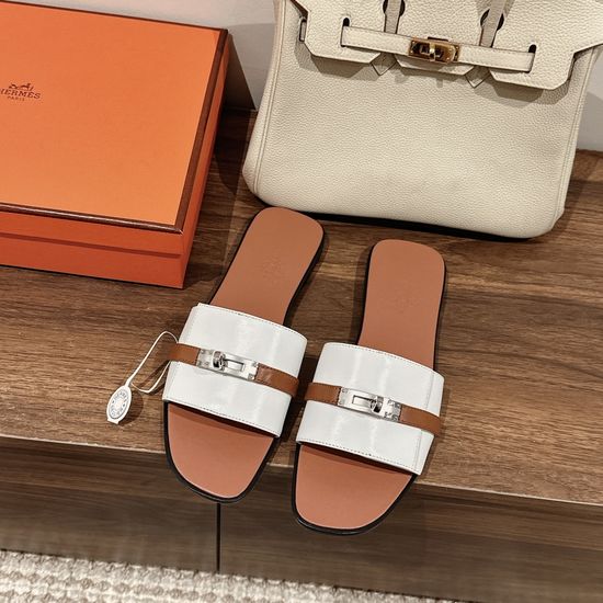 Hermes Elegant Metal Buckle Leather Sandals Durable Stitched Sole