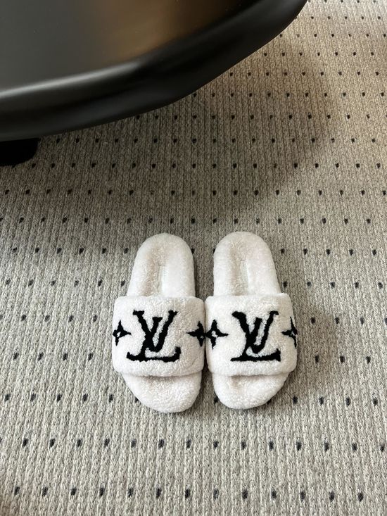 Louis Vuitton Warm Wool Slippers Non-slip Sole Indoor Outdoor Wear