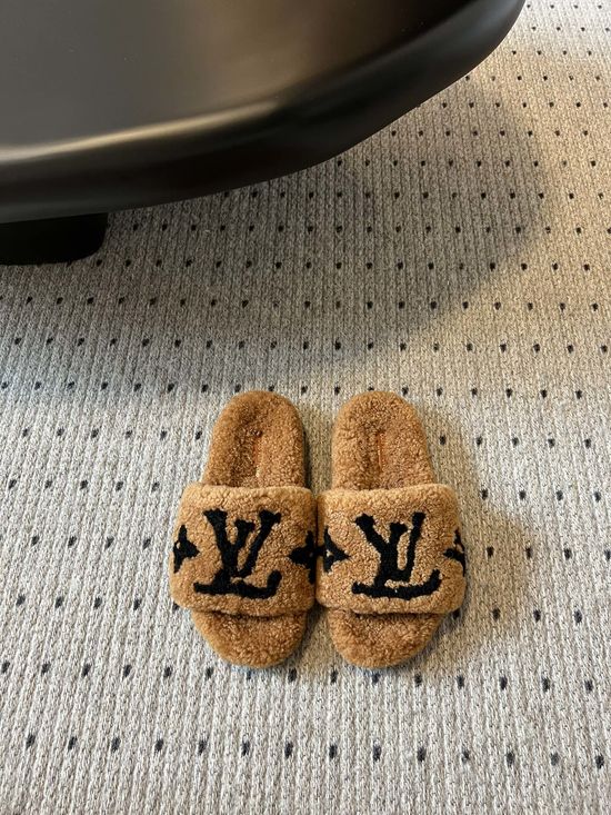Louis Vuitton Warm Wool Slippers Non-slip Sole Indoor Outdoor Wear