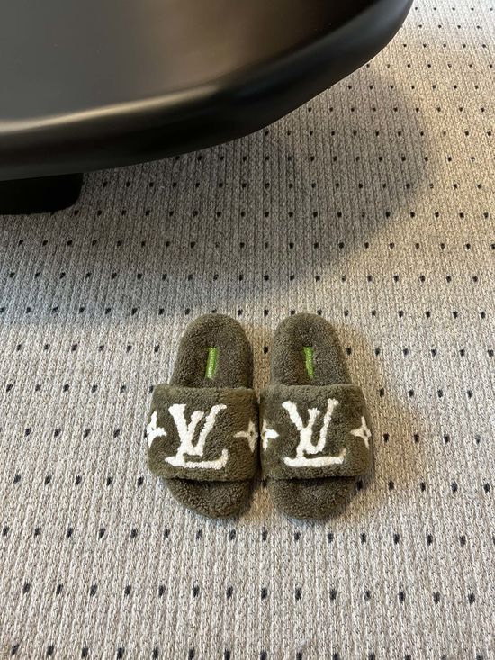 Louis Vuitton Warm Wool Slippers Non-slip Sole Indoor Outdoor Wear