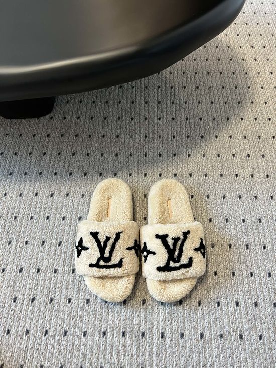 Louis Vuitton Warm Wool Slippers Non-slip Sole Indoor Outdoor Wear