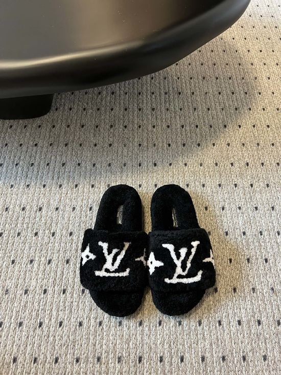 Louis Vuitton Warm Wool Slippers Non-slip Sole Indoor Outdoor Wear
