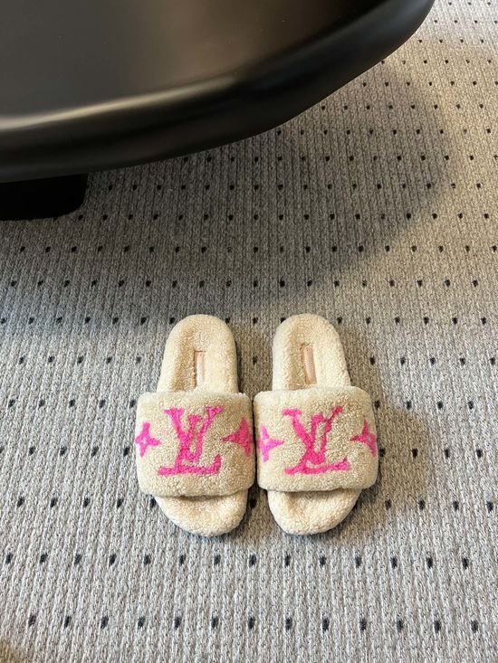 Louis Vuitton Warm Wool Slippers Non-slip Sole Indoor Outdoor Wear