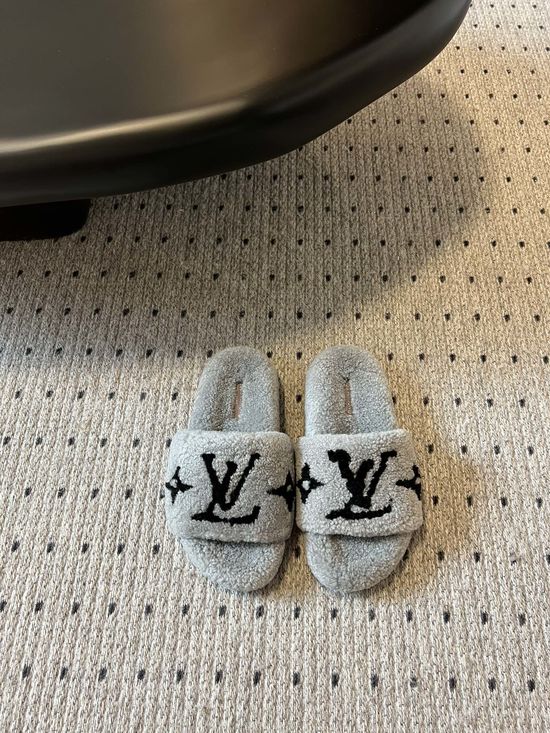 Louis Vuitton Warm Wool Slippers Non-slip Sole Indoor Outdoor Wear
