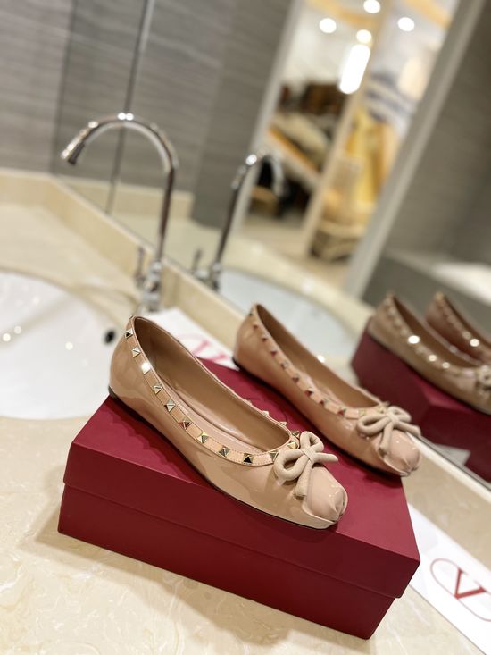 Valentino Bow Decor Patent Leather Flat Ballet Shoes