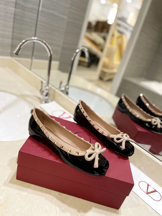 Valentino Bow Decor Patent Leather Flat Ballet Shoes