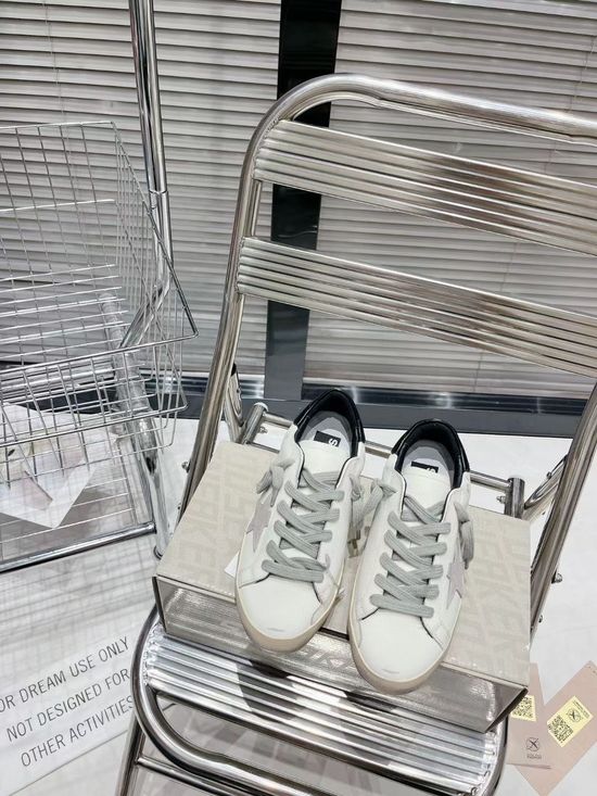 Golden Goose Distressed Casual Comfortable Fashion Sneakers with Inner Height Boost