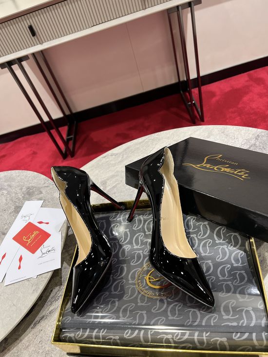 Christian Louboutine Wavy Edge Pumps Patent Leather Premium Sheepskin Lining