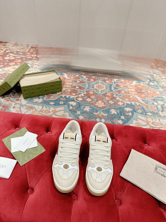 Gucci Classic Distressed Casual Footwear with Shiny Rhinestone Chain