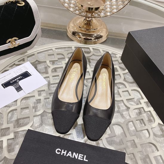Chanel Colorblock Chunky Heel Closed Toe Pumps Stylish
