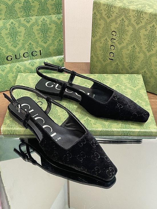 Gucci Embroidered Velvet Flat Comfortable Back Strap Shoes