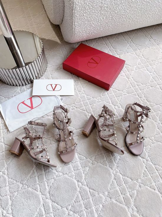 Valentino Rivet High Heel Sandals Elegant And Versatile