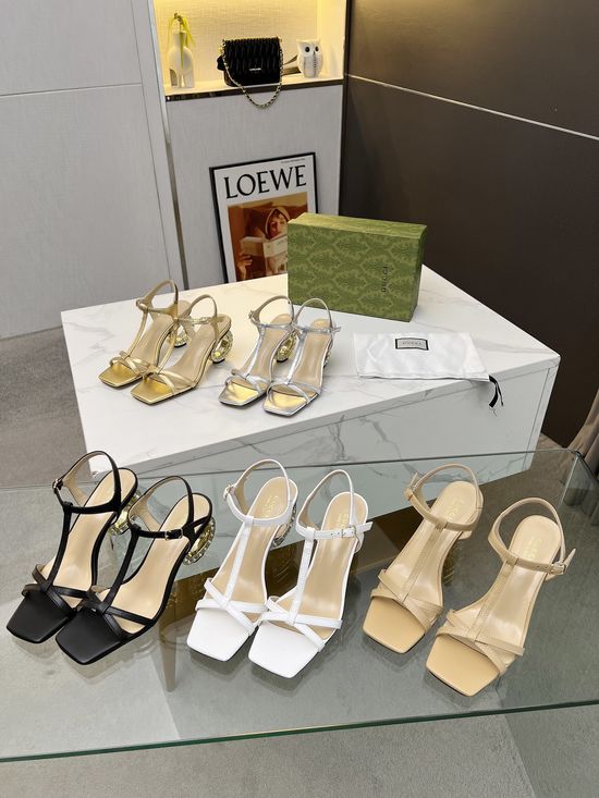 Gucci Rhinestone Chunky Heel Cowhide Upper Casual Pumps