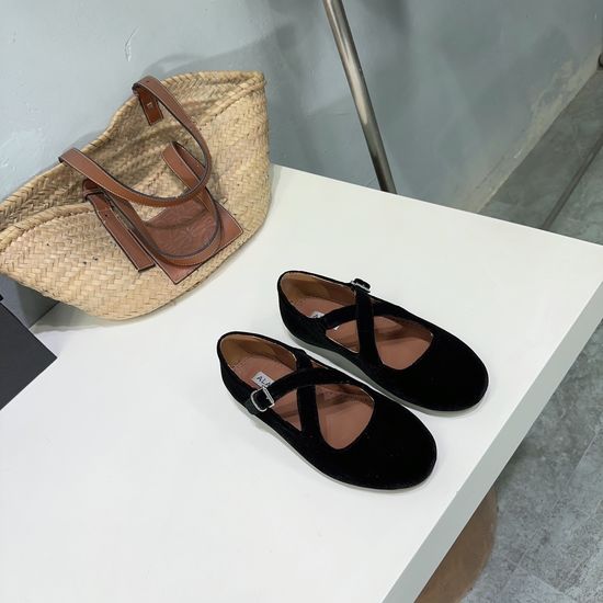 Alaia Rhinestone Round Toe Flat Leather Comfortable Casual Shoes