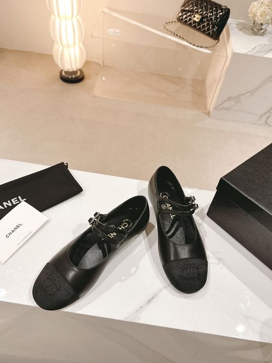 Chanel Pearl Decor Contrast Color Round Toe Leather Flats