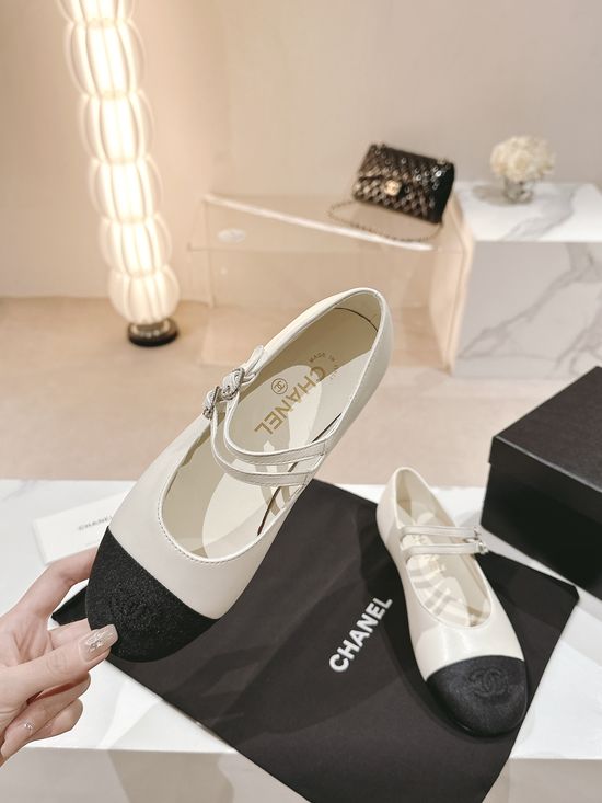Chanel Pearl Decor Contrast Color Round Toe Leather Flats