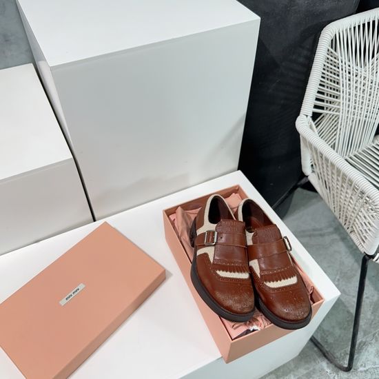 Miu Miu Vintage Carved Leather Oxford Shoes Durable Sole