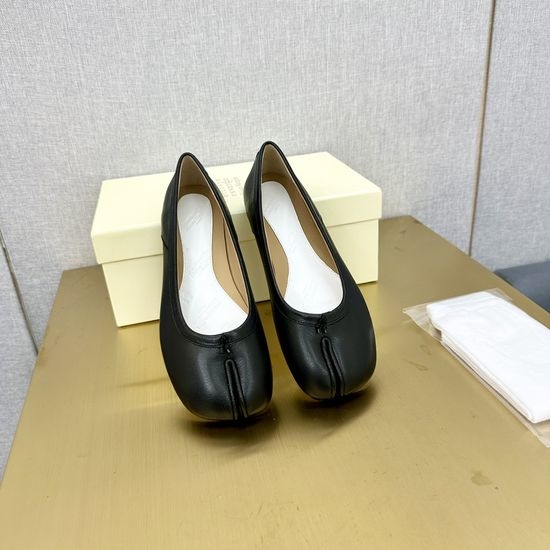Maison Margiela Soft Leather Split Toe Slip On Casual Flats