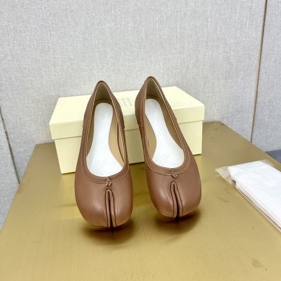 Maison Margiela Soft Leather Split Toe Slip On Casual Flats