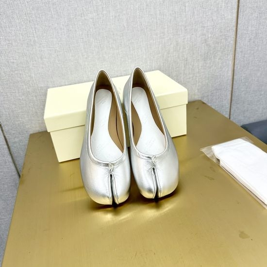 Maison Margiela Soft Leather Split Toe Slip On Casual Flats