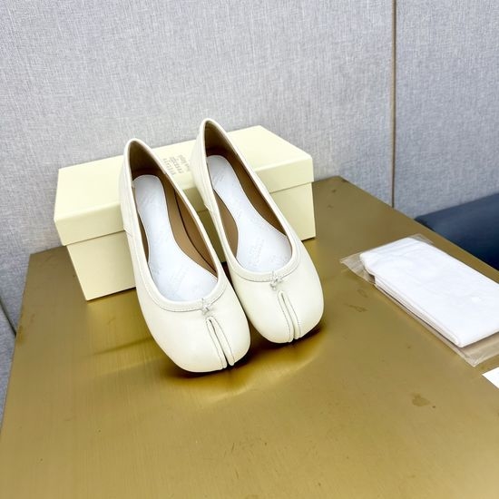 Maison Margiela Soft Leather Split Toe Slip On Casual Flats