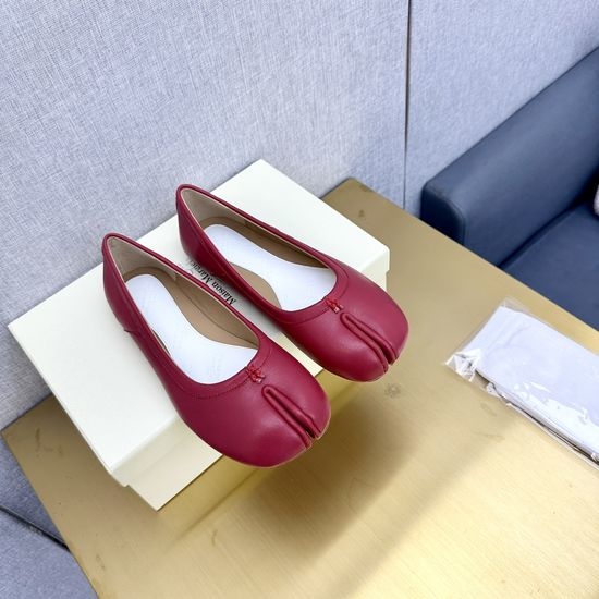 Maison Margiela Soft Leather Split Toe Slip On Casual Flats