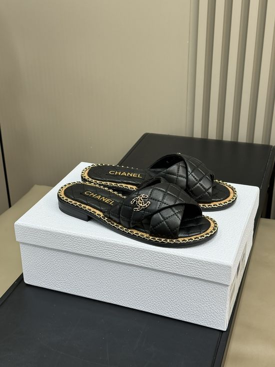 Chanel Elegant Lambskin Sandals with Chain Accents