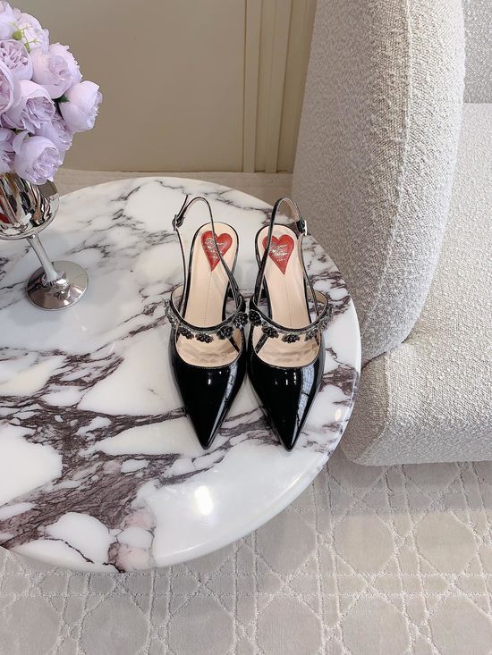 Roger Viver Flower Buckle Kitten Heel Pumps Elegant Sweet Comfortable