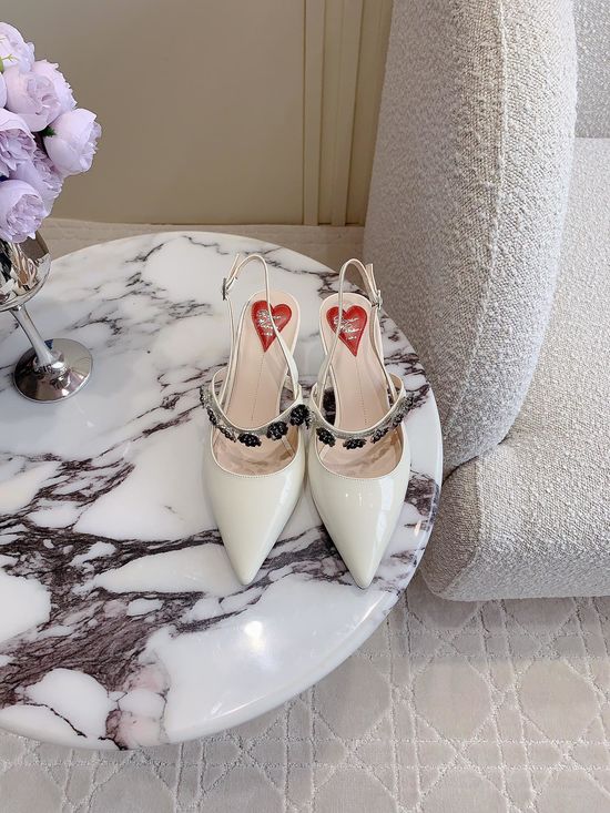 Roger Viver Flower Buckle Kitten Heel Pumps Elegant Sweet Comfortable