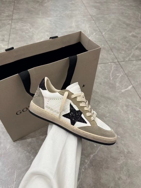 Golden Goose Limited Edition Couple s Shoes with Painted Stars, High Quality