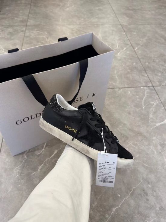 Golden Goose Vintage Distressed Casual Sneakers with Comfortable Inner Sole