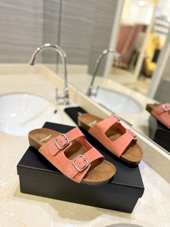 Yves Saint Laurent Stylish Thick-Soled Flip-Flops for Casual Wear