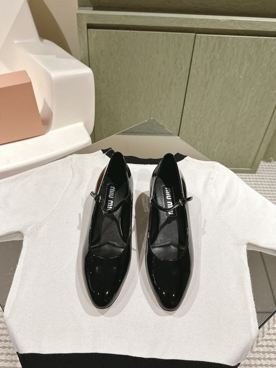 Miu Miu Classic Pointed Toe Leather Mid Heel Dress Shoes