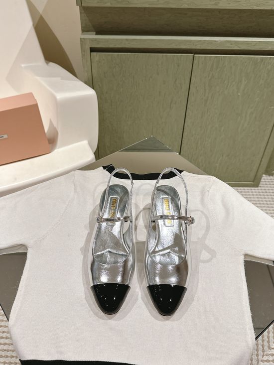 Miu Miu Classic Pointed Toe Leather Mid Heel Dress Shoes