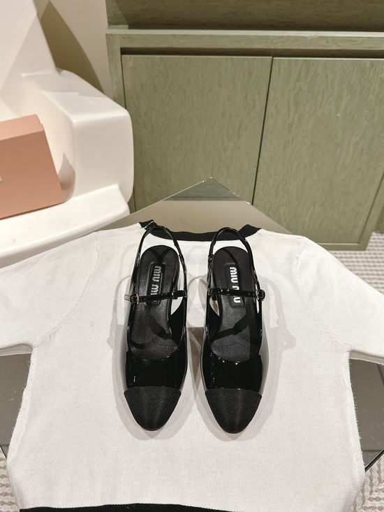 Miu Miu Classic Pointed Toe Leather Mid Heel Dress Shoes
