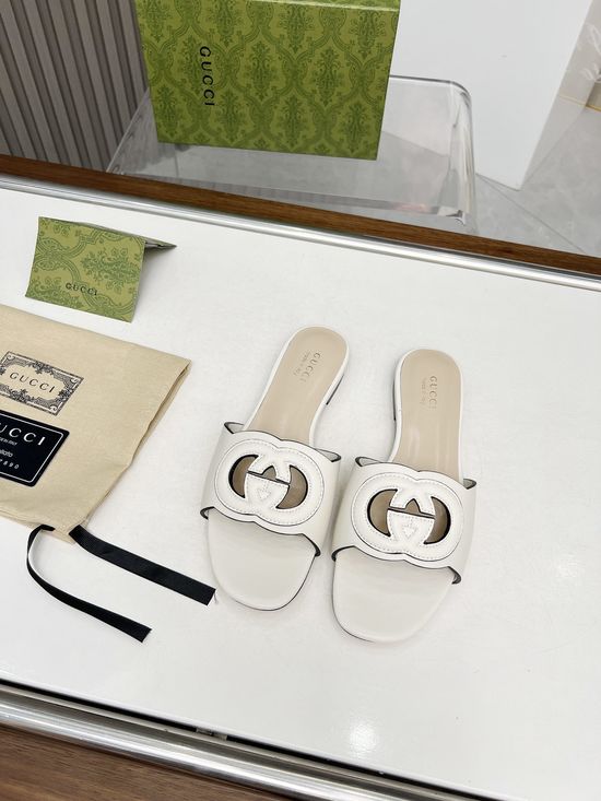 Gucci Classic Mid-heel Leather Sandals With Logo Detail