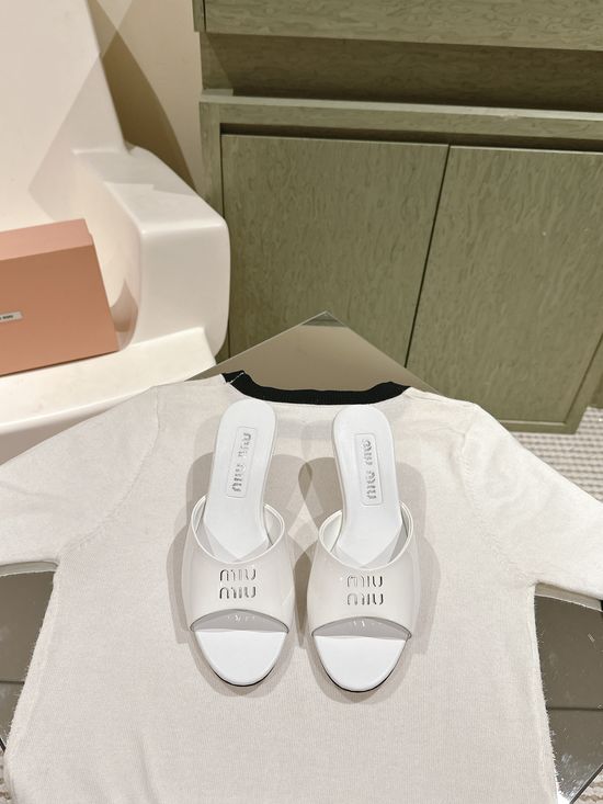 Miu Miu Classic Pointed Toe Leather Slippers Comfortable Formal Wear