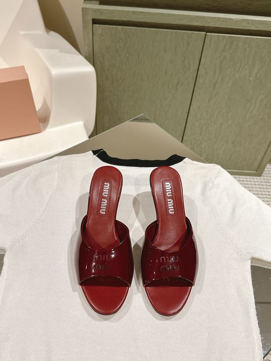 Miu Miu Classic Pointed Toe Leather Slippers Comfortable Formal Wear