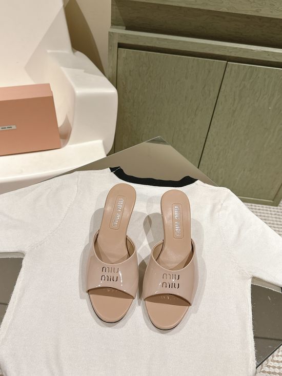 Miu Miu Classic Pointed Toe Leather Slippers Comfortable Formal Wear
