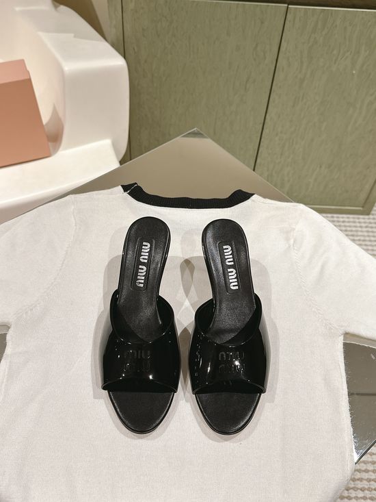 Miu Miu Classic Pointed Toe Leather Slippers Comfortable Formal Wear