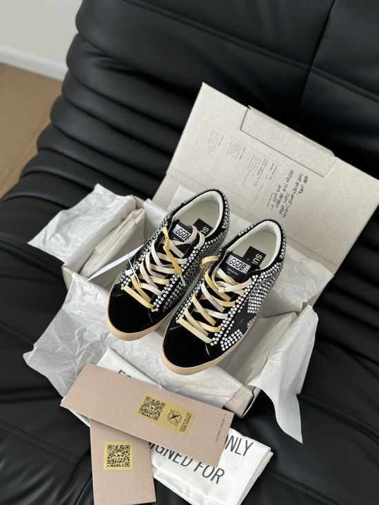 Golden Goose Vintage Distressed Casual Sneakers With Unique Graffiti Design